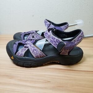Keen Youth Size 1 Strappy Sport Sandals Purple Print Hiking Gorpcore Camping